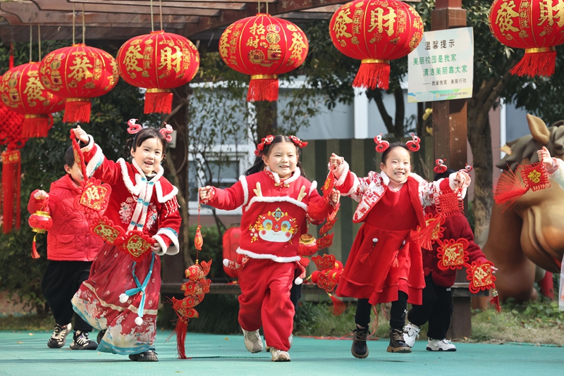 多彩校园活动迎新年